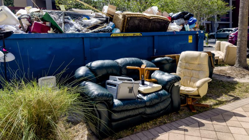 4 Reasons to Hire a Junk Removal Company